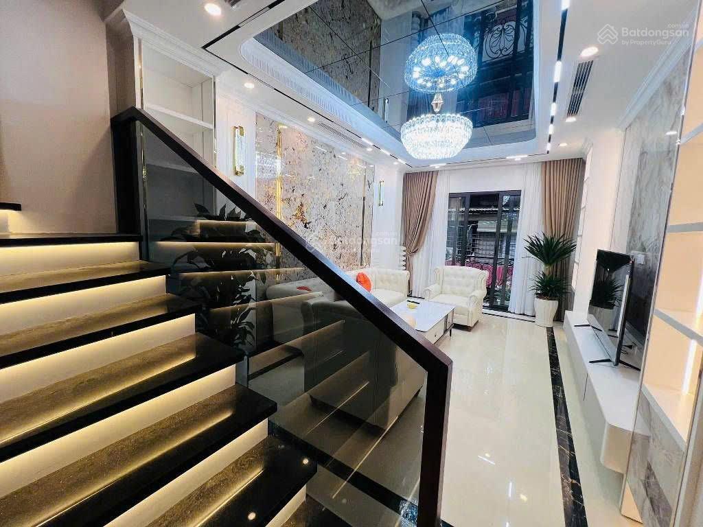 Cực hiếm! phố hoàng quốc việt. bắc từ liêm. dt 55m2 x 6t thang máy. ô tô vào nhà. giá 25,8 tỷ