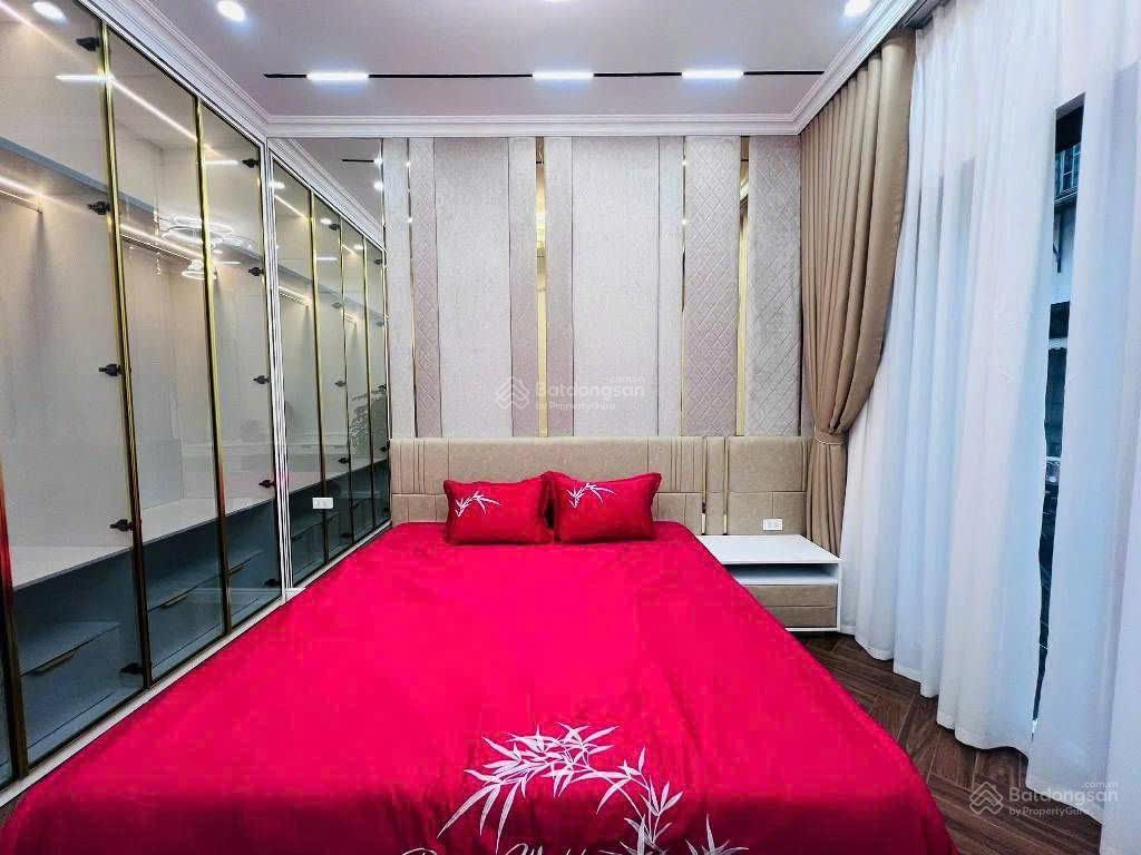 Cực hiếm! phố hoàng quốc việt. bắc từ liêm. dt 55m2 x 6t thang máy. ô tô vào nhà. giá 25,8 tỷ