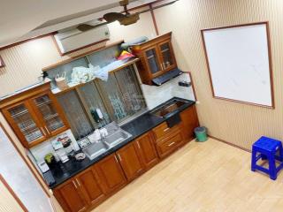 Phố hai bà trưng  p. cửa nam  nhà đẹp 5 tầng sạch sẽ xách vali vào ở luôn giá 10tr/ tháng