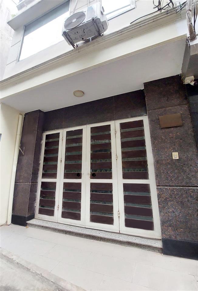 Cho thuê nhà p.hoàng quốc việt  nhà đẹp 60m2 mặt ngõ rộng  20m ra phố vừa ở vửa làm vp 15tr/tháng