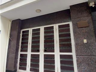 Cho thuê nhà p.hoàng quốc việt  nhà đẹp 60m2 mặt ngõ rộng  20m ra phố vừa ở vửa làm vp 15tr/tháng