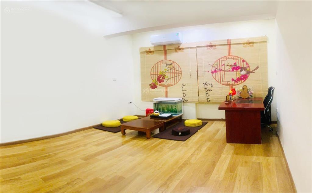 Cho thuê nhà p.hoàng quốc việt  nhà đẹp 60m2 mặt ngõ rộng  20m ra phố vừa ở vửa làm vp 15tr/tháng