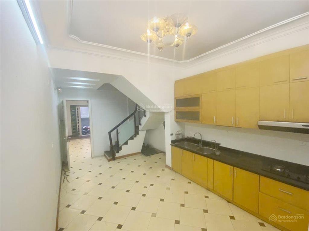 Cho thuê nhà p.hoàng quốc việt  nhà đẹp 60m2 mặt ngõ rộng  20m ra phố vừa ở vửa làm vp 15tr/tháng