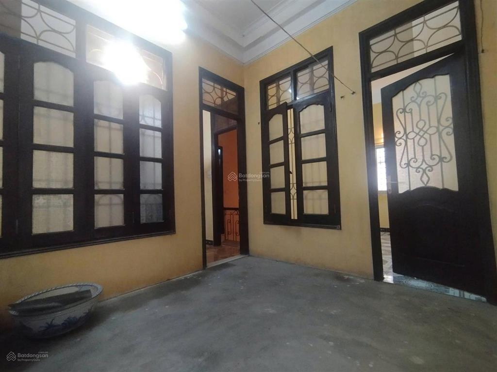 Phố hoàng mai  nhà sạch đẹp  dt80m2 ôtô đỗ cách nhà 25m  vừa ở vừa kdol giá 7,5tr/tháng