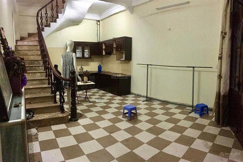 Phố hoàng mai  nhà sạch đẹp  dt80m2 ôtô đỗ cách nhà 25m  vừa ở vừa kdol giá 7,5tr/tháng