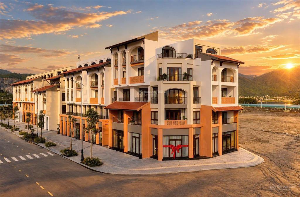 Căn nhà liền kề thấp tầng nổi bật dự án charmora city nha trang