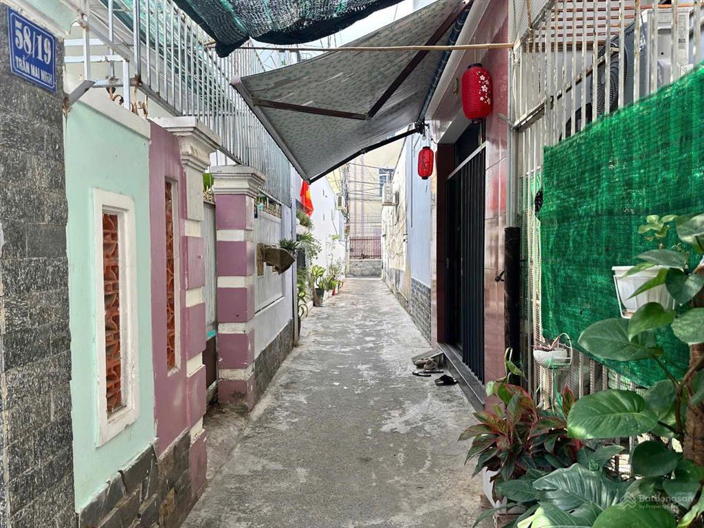 Căn nhà đi bộ ra biển hiếm còn sót lại tại biển nha trang