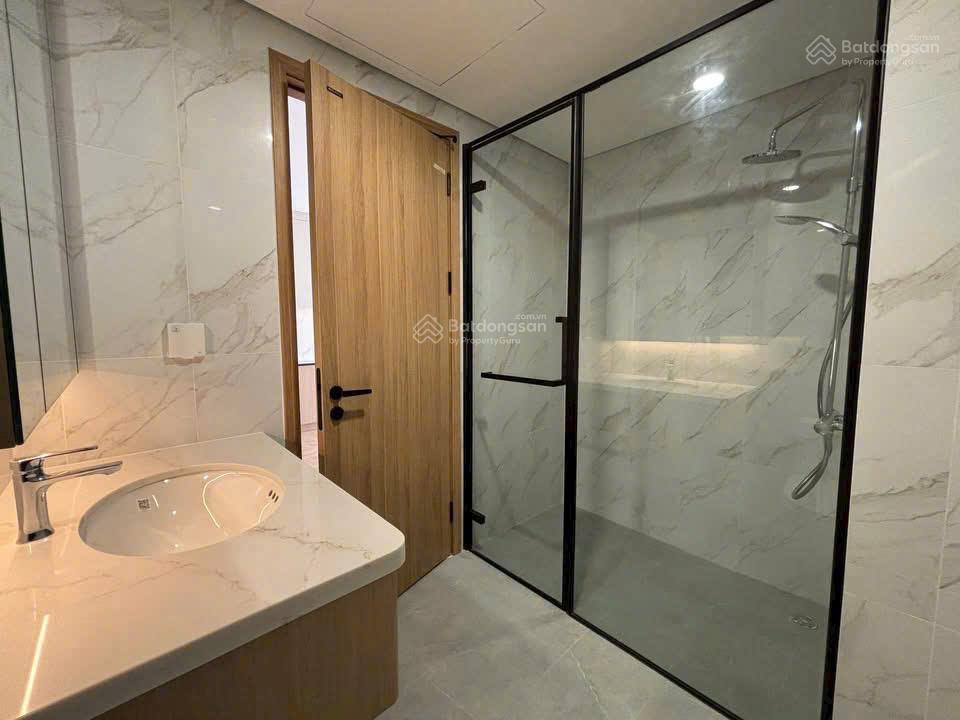 Bán nhanh căn 1pn+ suất nội bộ giá 2ty850, diện tích 50m.  ms tâm 0902 200 *** miễn pql đến 2028.
