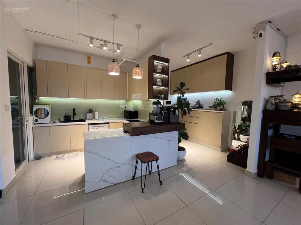Cần bán căn 3pn rộng tới 130m2, tầng cao view đẹp và thoáng, giá rẻ nhất vista verde chỉ 11,8 tỷ