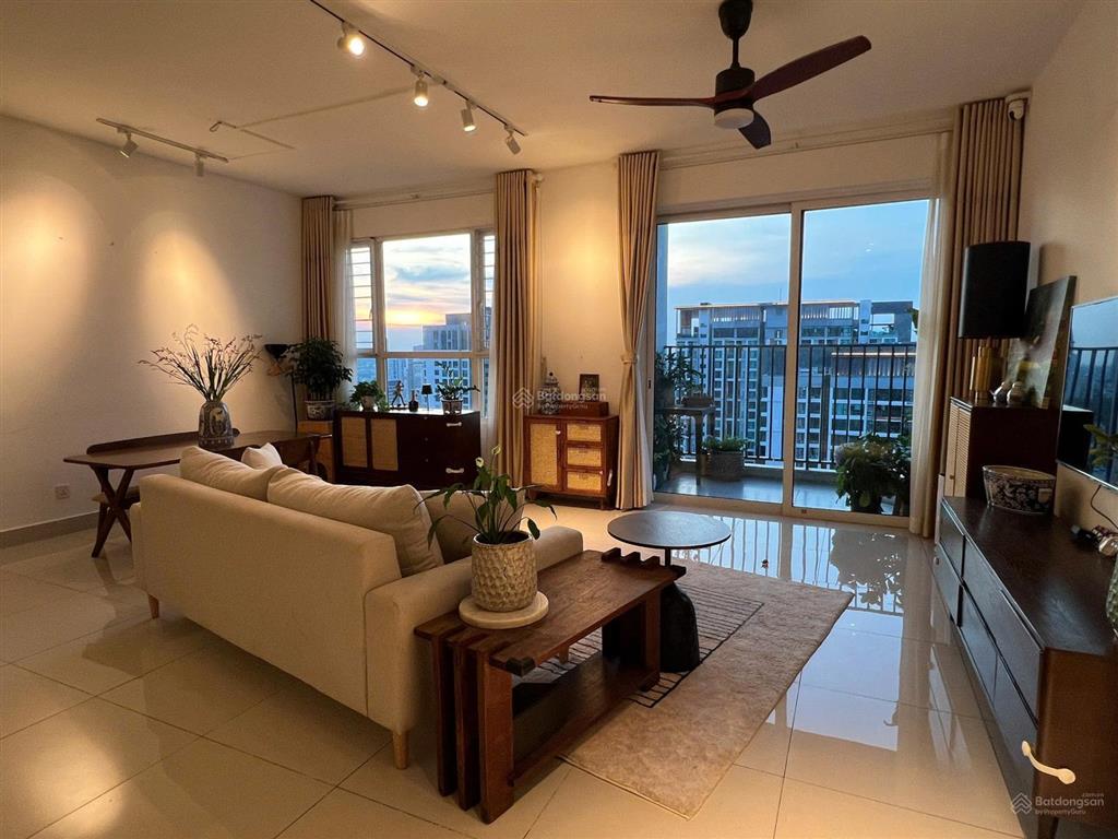 Cần bán căn 3pn rộng tới 130m2, tầng cao view đẹp và thoáng, giá rẻ nhất vista verde chỉ 11,8 tỷ
