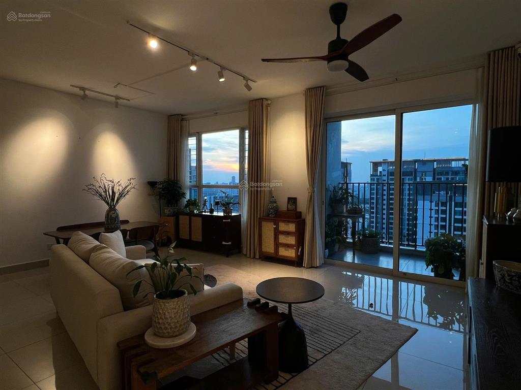 Cần bán căn 3pn rộng tới 130m2, tầng cao view đẹp và thoáng, giá rẻ nhất vista verde chỉ 11,8 tỷ