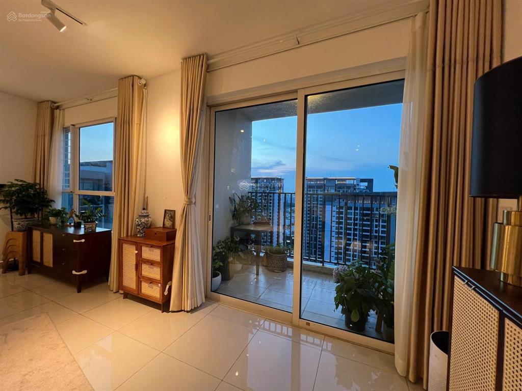 Cần bán căn 3pn rộng tới 130m2, tầng cao view đẹp và thoáng, giá rẻ nhất vista verde chỉ 11,8 tỷ
