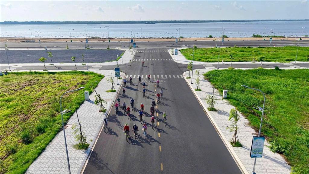 Bán đất nền 80 m2 đối diện sân bóng đá hiệp phước. cho trả góp 30 tháng ko lãi suất
