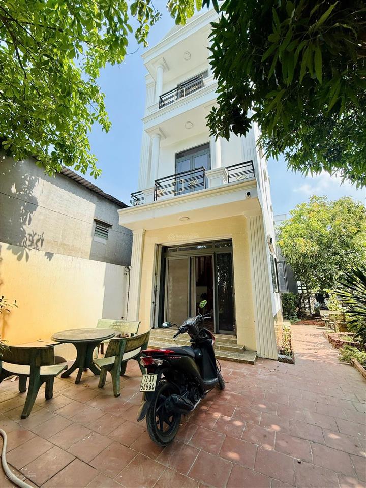 Bán nhà sân vườn 169m2 sân rộng cây ăn trái có nhà 2 lầu chỉ 5.5tỷ