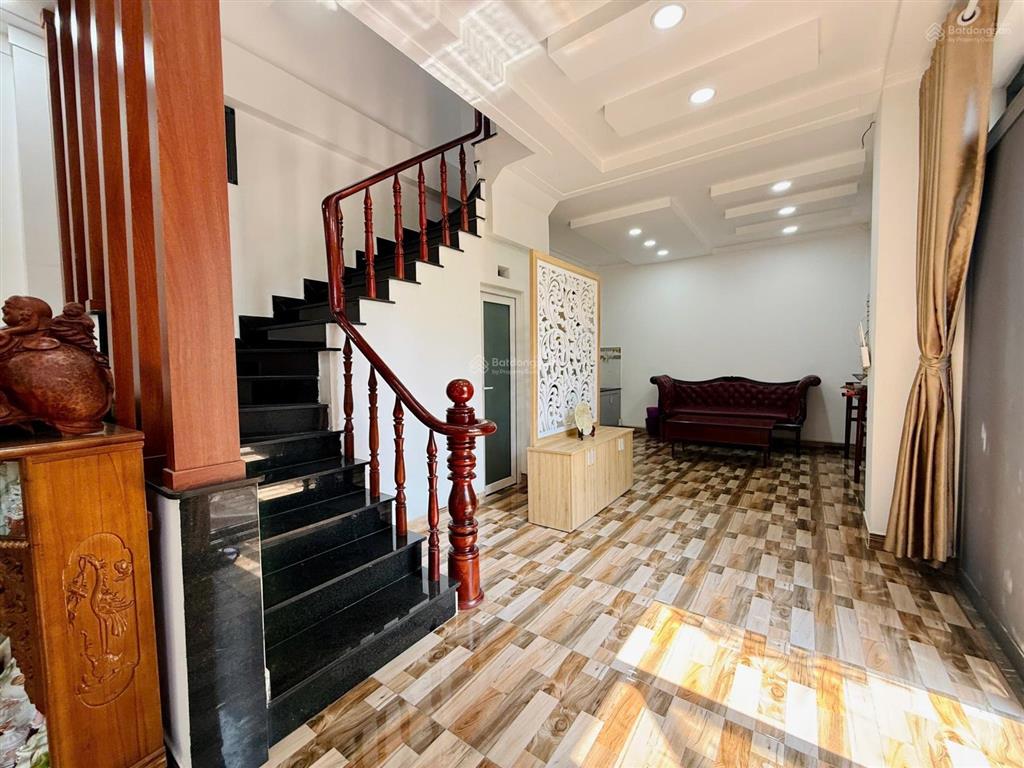 Bán nhà sân vườn 169m2 sân rộng cây ăn trái có nhà 2 lầu chỉ 5.5tỷ