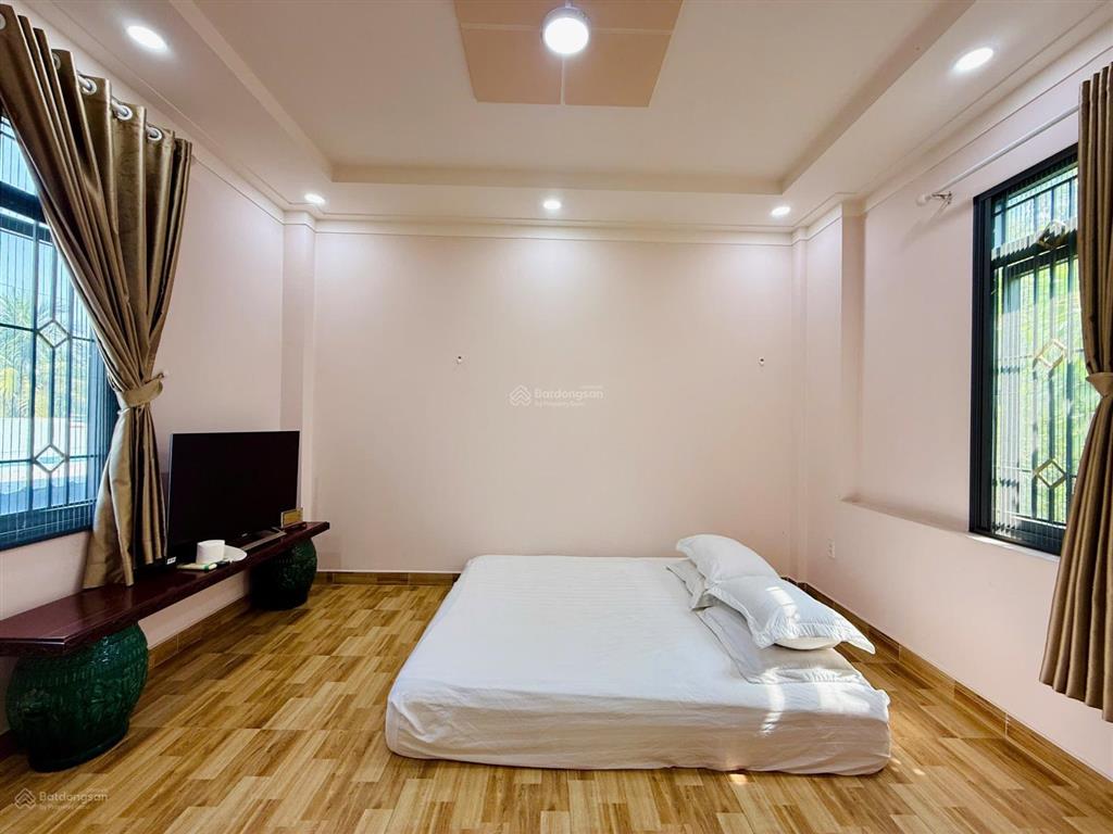 Bán nhà sân vườn 169m2 sân rộng cây ăn trái có nhà 2 lầu chỉ 5.5tỷ