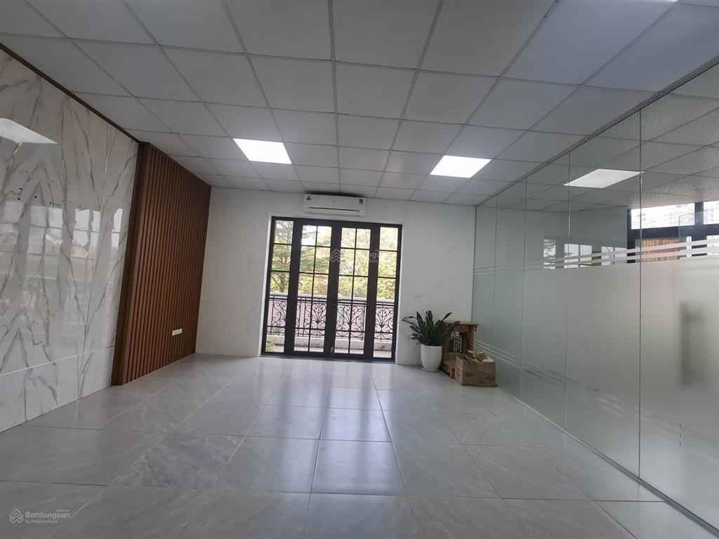 Cho thuê nhà lk đtm đại kim, hoàng mai. 83m2 x 5t, thông sàn, thang máy, ô tô, kd, giá 39tr/ tháng.