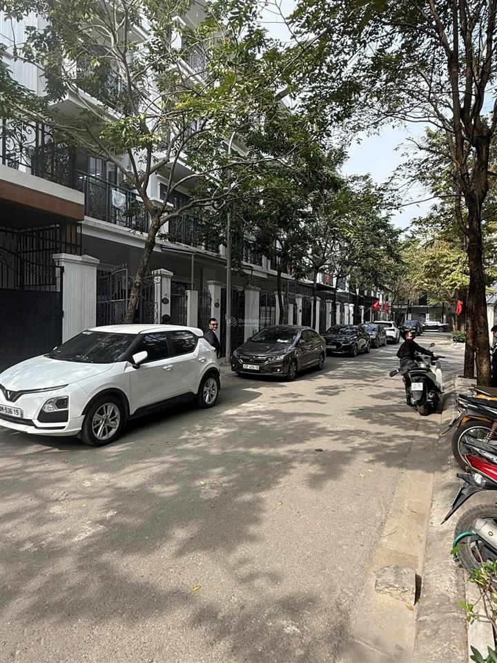 Cho thuê nhà lk đtm đại kim, hoàng mai. 83m2 x 5t, thông sàn, thang máy, ô tô, kd, giá 39tr/ tháng.