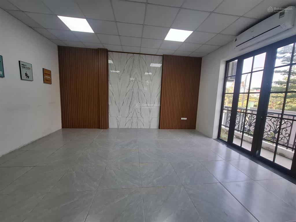 Cho thuê nhà lk đtm đại kim, hoàng mai. 83m2 x 5t, thông sàn, thang máy, ô tô, kd, giá 39tr/ tháng.