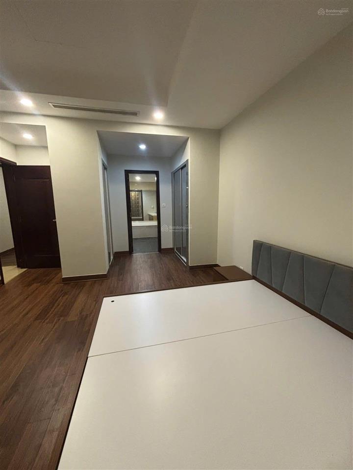 Bán căn hộ 3n tòa r1, royal city nguyễn trãi. 152m², nội thất đầy đủ, tầng trung, giá 21,65 tỷ.