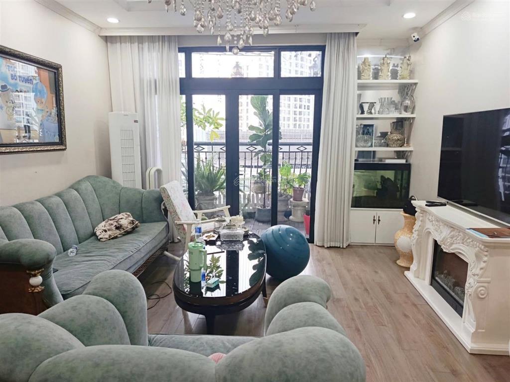 Cần bán căn hộ 2n tòa r5 royal city, 124m2, tầng trung, nội thật y hình ảnh, giá bán 16.4 tỷ có tl.