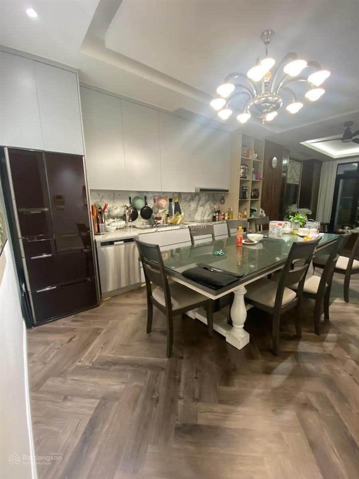 Cần bán căn hộ cao cấp 4n tòa r1, royal city, nguyễn trãi. 131m2 nội thất sịn, tầng trung. giá 17.5