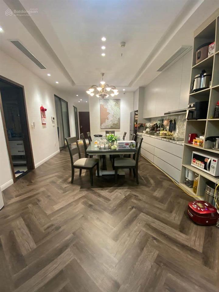 Cần bán căn hộ cao cấp 4n tòa r1, royal city, nguyễn trãi. 131m2 nội thất sịn, tầng trung. giá 17.5