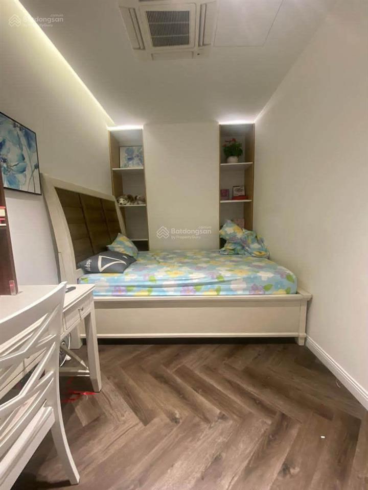 Cần bán căn hộ cao cấp 4n tòa r1, royal city, nguyễn trãi. 131m2 nội thất sịn, tầng trung. giá 17.5