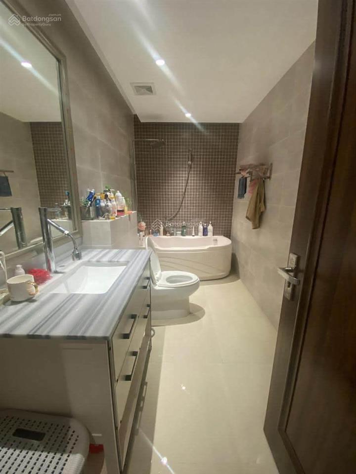 Cần bán căn hộ cao cấp 4n tòa r1, royal city, nguyễn trãi. 131m2 nội thất sịn, tầng trung. giá 17.5