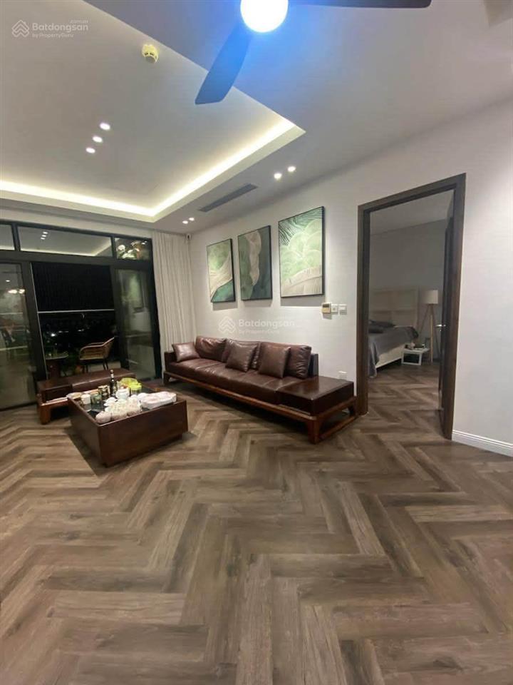 Cần bán căn hộ cao cấp 4n tòa r1, royal city, nguyễn trãi. 131m2 nội thất sịn, tầng trung. giá 17.5