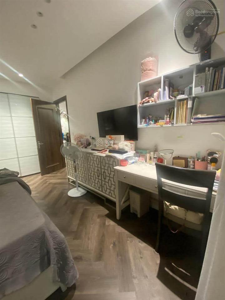 Cần bán căn hộ cao cấp 4n tòa r1, royal city, nguyễn trãi. 131m2 nội thất sịn, tầng trung. giá 17.5