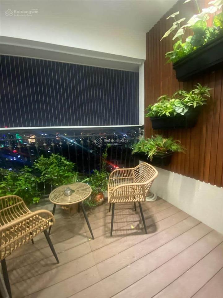 Cần bán căn hộ cao cấp 4n tòa r1, royal city, nguyễn trãi. 131m2 nội thất sịn, tầng trung. giá 17.5