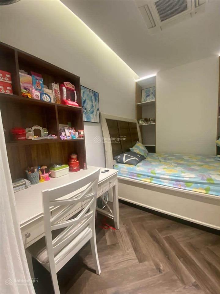 Cần bán căn hộ cao cấp 4n tòa r1, royal city, nguyễn trãi. 131m2 nội thất sịn, tầng trung. giá 17.5