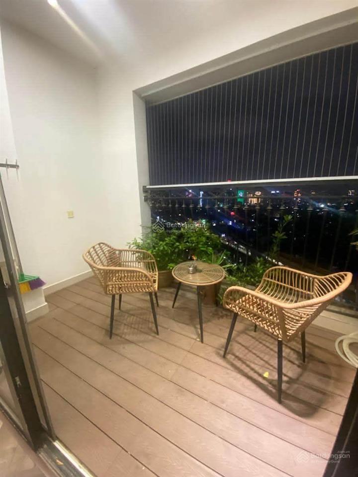 Cần bán căn hộ cao cấp 4n tòa r1, royal city, nguyễn trãi. 131m2 nội thất sịn, tầng trung. giá 17.5