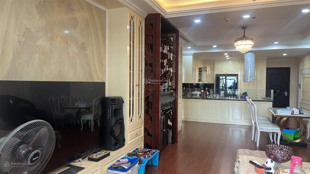 Duy nhất căn 2n tòa r3, royal city nguyễn trãi, thanh xuân. 116m2, tầng đẹp, nội thất đẹp, 17.9 tỷ.