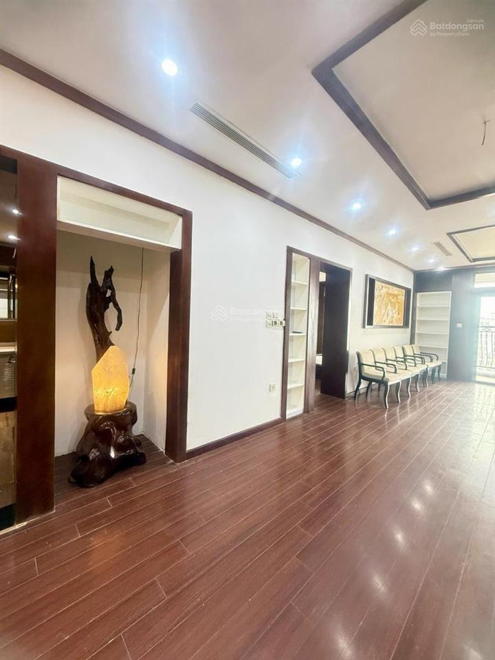 Bán gấp căn hộ chung cư 3n, tòa r5a royal city, thanh xuân, giá tốt 15,8 tỷ, 124m², view đẹp.