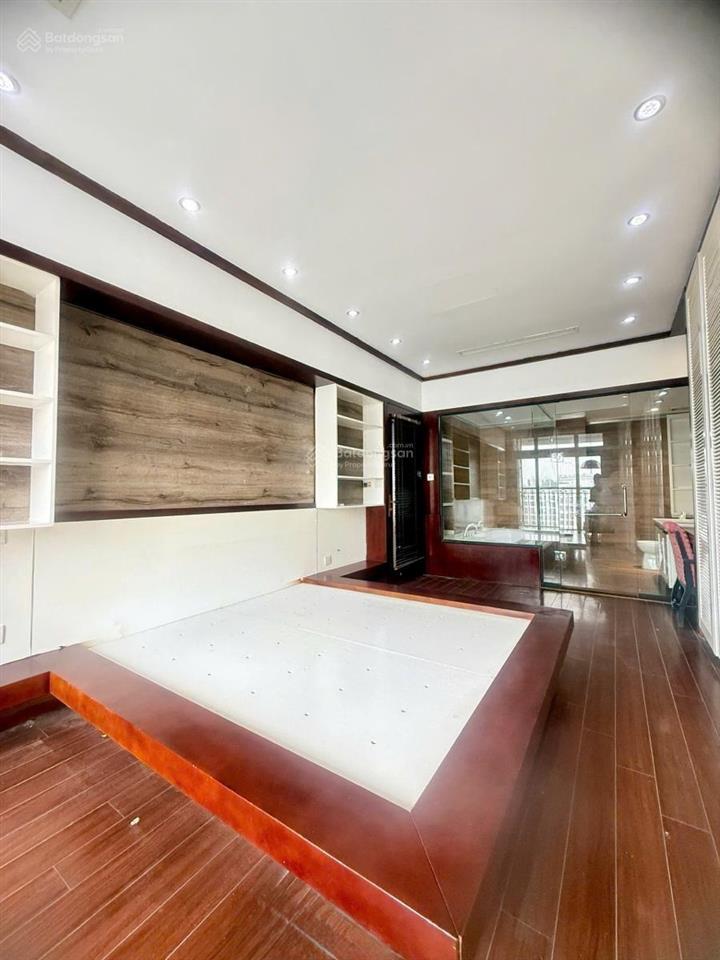Bán gấp căn hộ chung cư 3n, tòa r5a royal city, thanh xuân, giá tốt 15,8 tỷ, 124m², view đẹp.