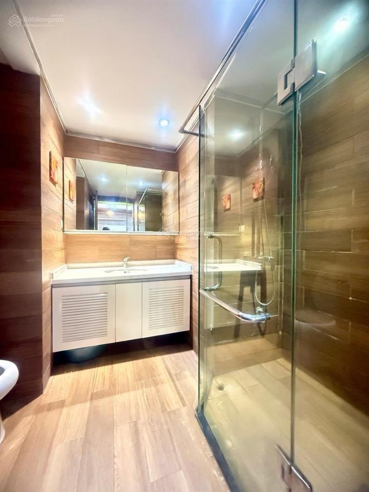 Bán gấp căn hộ chung cư 3n, tòa r5a royal city, thanh xuân, giá tốt 15,8 tỷ, 124m², view đẹp.