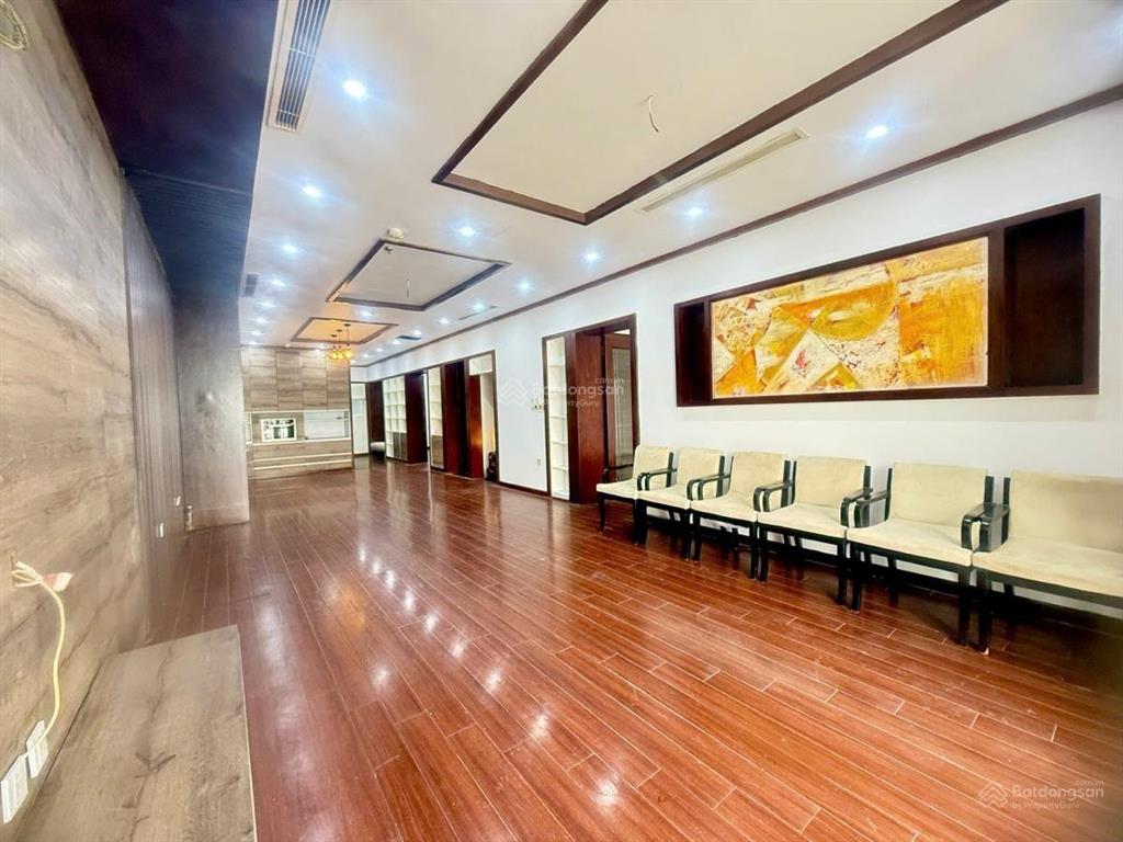 Bán gấp căn hộ chung cư 3n, tòa r5a royal city, thanh xuân, giá tốt 15,8 tỷ, 124m², view đẹp.