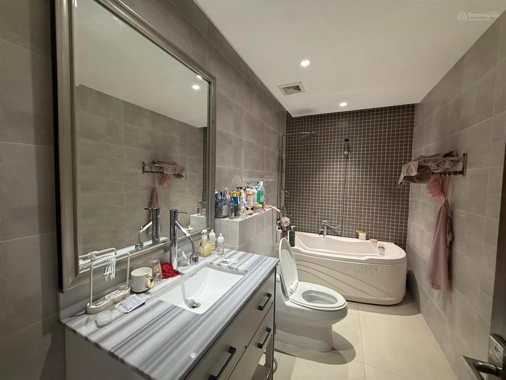 Bán gấp căn hộ 4n tòa r2b royal city nguyễn trãi, thanh xuân. 131m2 tâng trung, nt đẹp, giá 16.9 tỷ