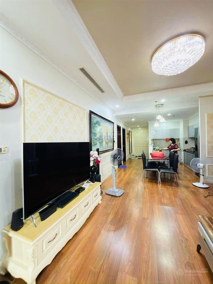 Bán gấp gấp căn hộ cc 3pn, 2wc tại tòa r4, royal city, thanh xuân, hà nội, giá tốt, 16,2 tỷ, 131m2.