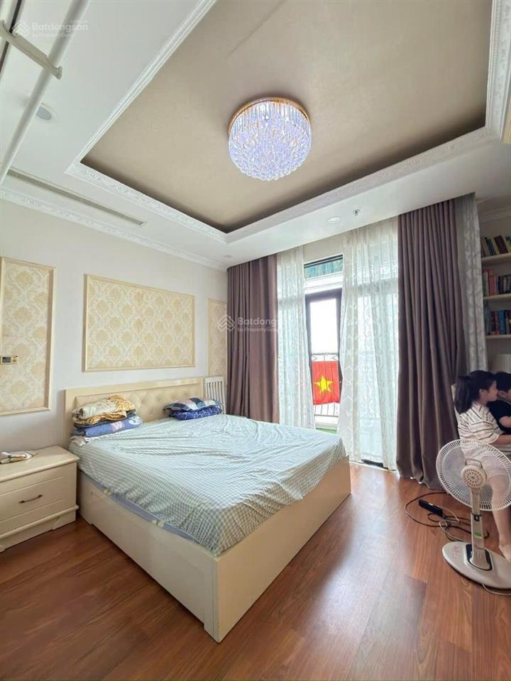 Bán gấp gấp căn hộ cc 3pn, 2wc tại tòa r4, royal city, thanh xuân, hà nội, giá tốt, 16,2 tỷ, 131m2.