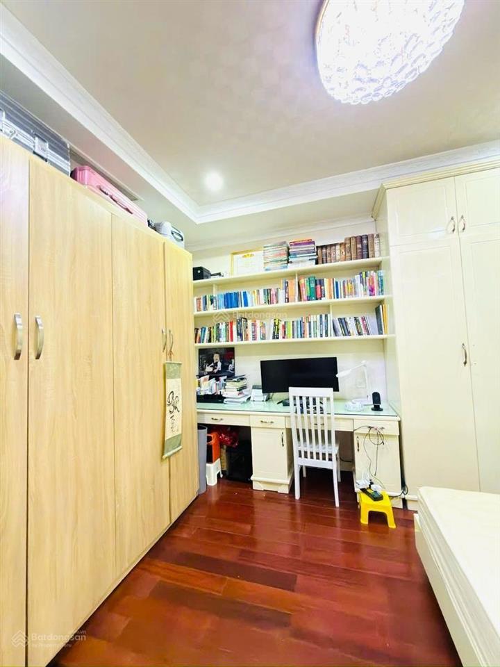 Bán gấp gấp căn hộ cc 3pn, 2wc tại tòa r4, royal city, thanh xuân, hà nội, giá tốt, 16,2 tỷ, 131m2.