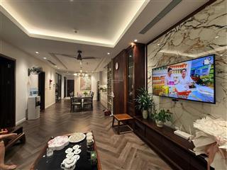 Bán căn hộ 4n tòa r2 royal city, thanh xuân. 131m2, nội thất víp và tầng đẹp, giá 16.9 tỷ có tl.