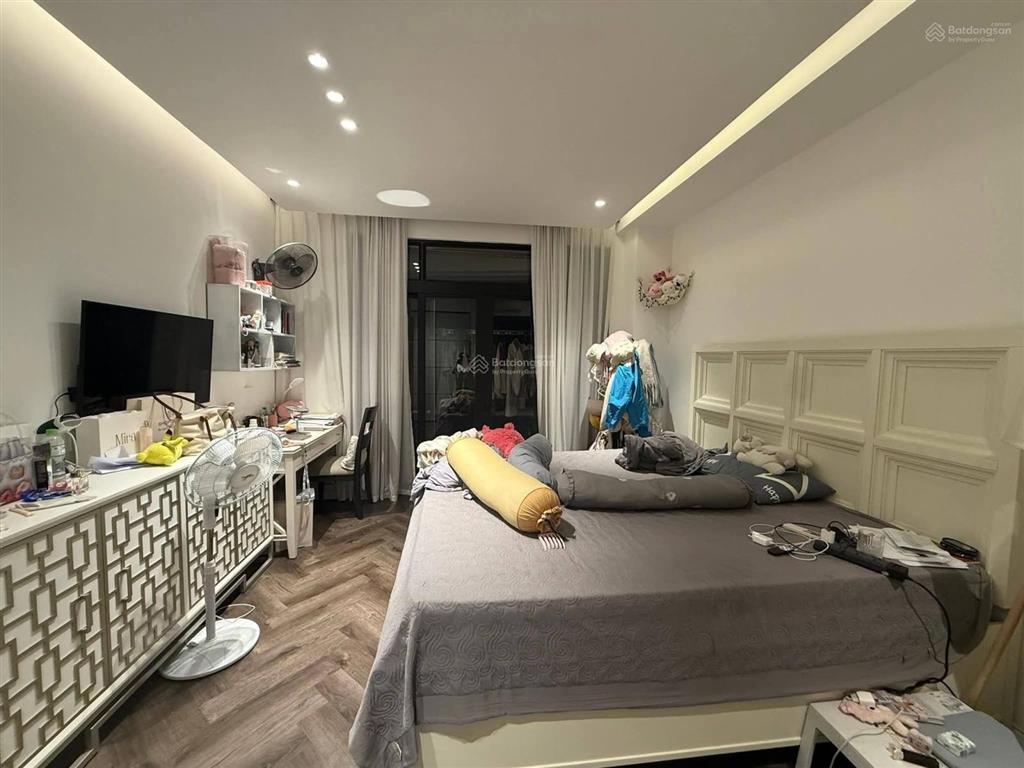 Bán căn hộ 4n tòa r2 royal city, thanh xuân. 131m2, nội thất víp và tầng đẹp, giá 16.9 tỷ có tl.