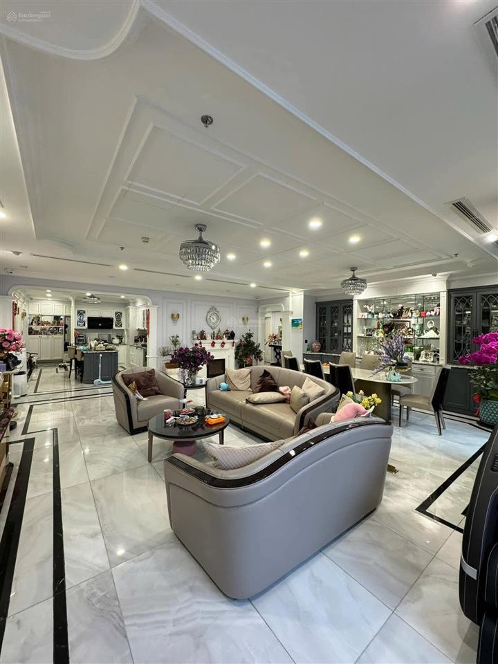 Bán căn hộ 4 ngủ tòa r4 royal city nguyễn trãi, thanh xuân. 220m2, thiết kế đẹp, giá 32.9 tỷ.