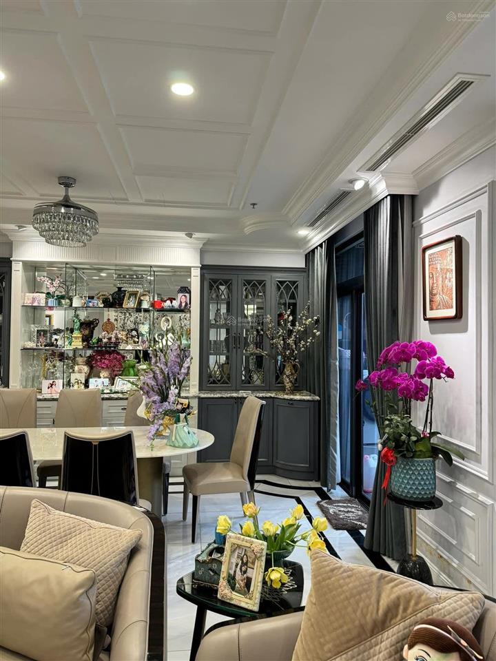 Bán căn hộ 4 ngủ tòa r4 royal city nguyễn trãi, thanh xuân. 220m2, thiết kế đẹp, giá 32.9 tỷ.