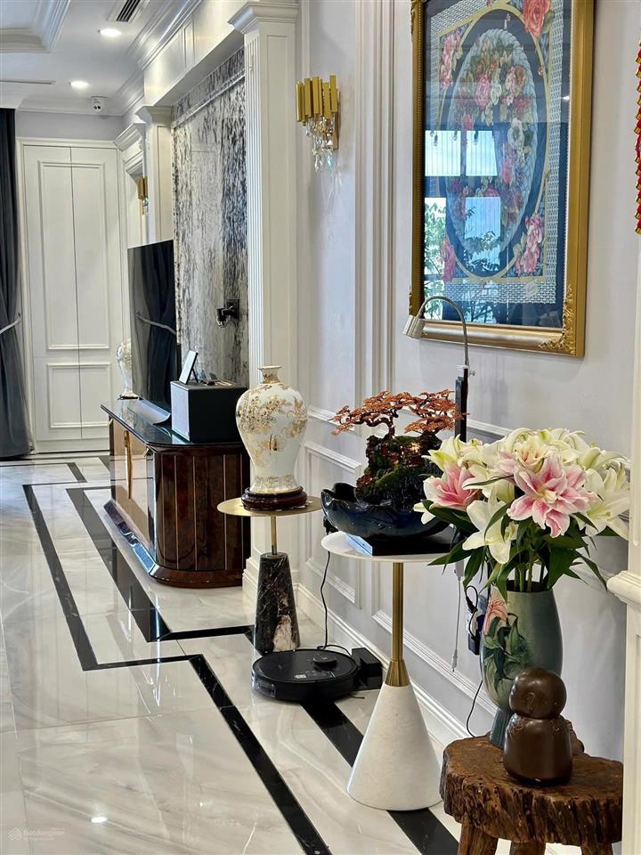 Bán căn hộ 4 ngủ tòa r4 royal city nguyễn trãi, thanh xuân. 220m2, thiết kế đẹp, giá 32.9 tỷ.