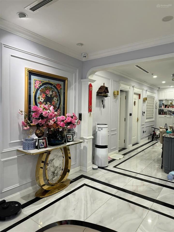 Bán căn hộ 4 ngủ tòa r4 royal city nguyễn trãi, thanh xuân. 220m2, thiết kế đẹp, giá 32.9 tỷ.