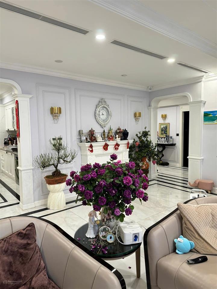 Bán căn hộ 4 ngủ tòa r4 royal city nguyễn trãi, thanh xuân. 220m2, thiết kế đẹp, giá 32.9 tỷ.